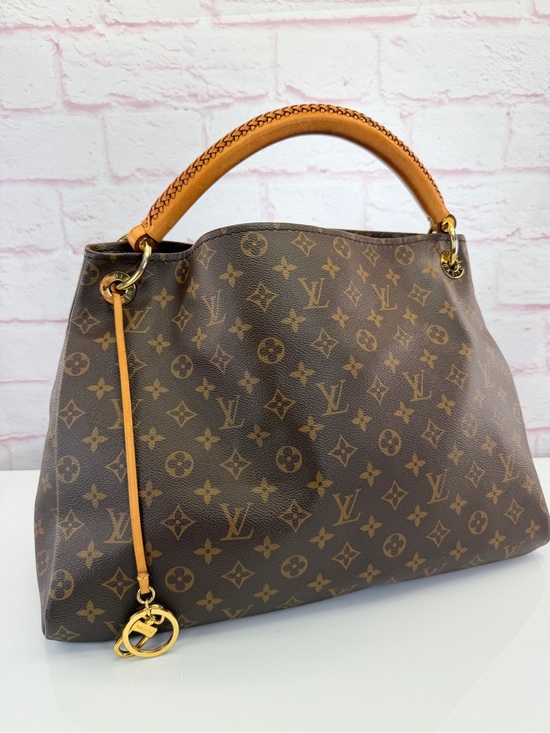 Louis Vuitton Handbags - Louis Vuitton Monogram Artsy MM Shoulder Bag